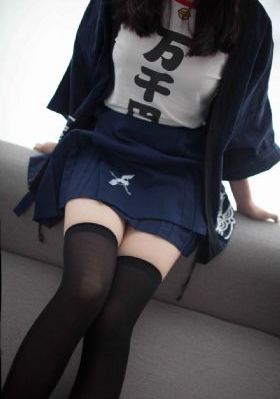 年轻女教师2中文字幕蜜桃电影_720在线观看