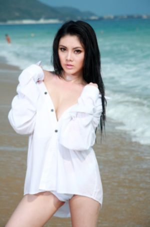 我被四个男人玩出白浆_DVD免费在线播放